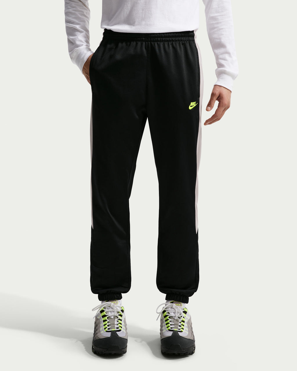 Pantalón Nike logo bordado