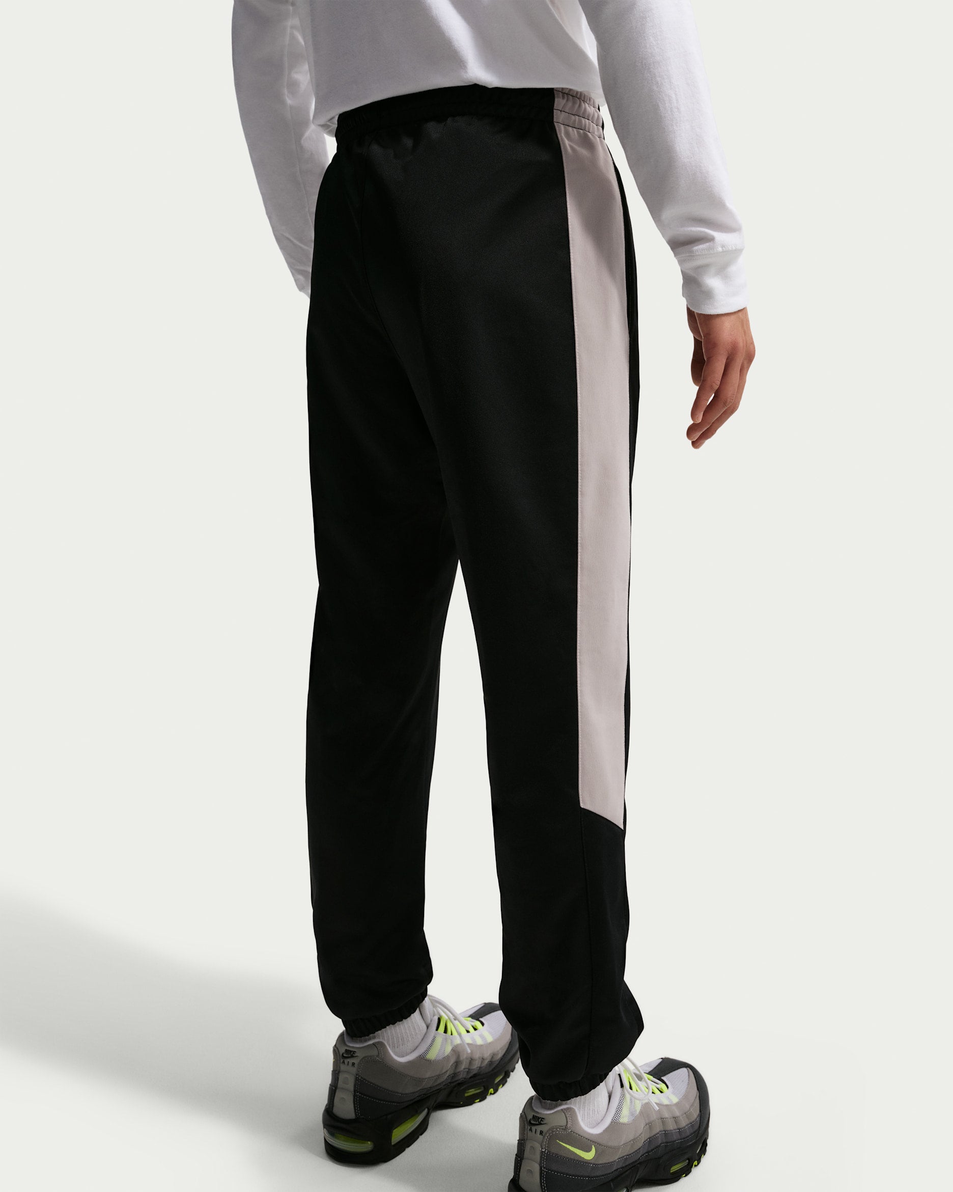 Pantalón Nike logo bordado