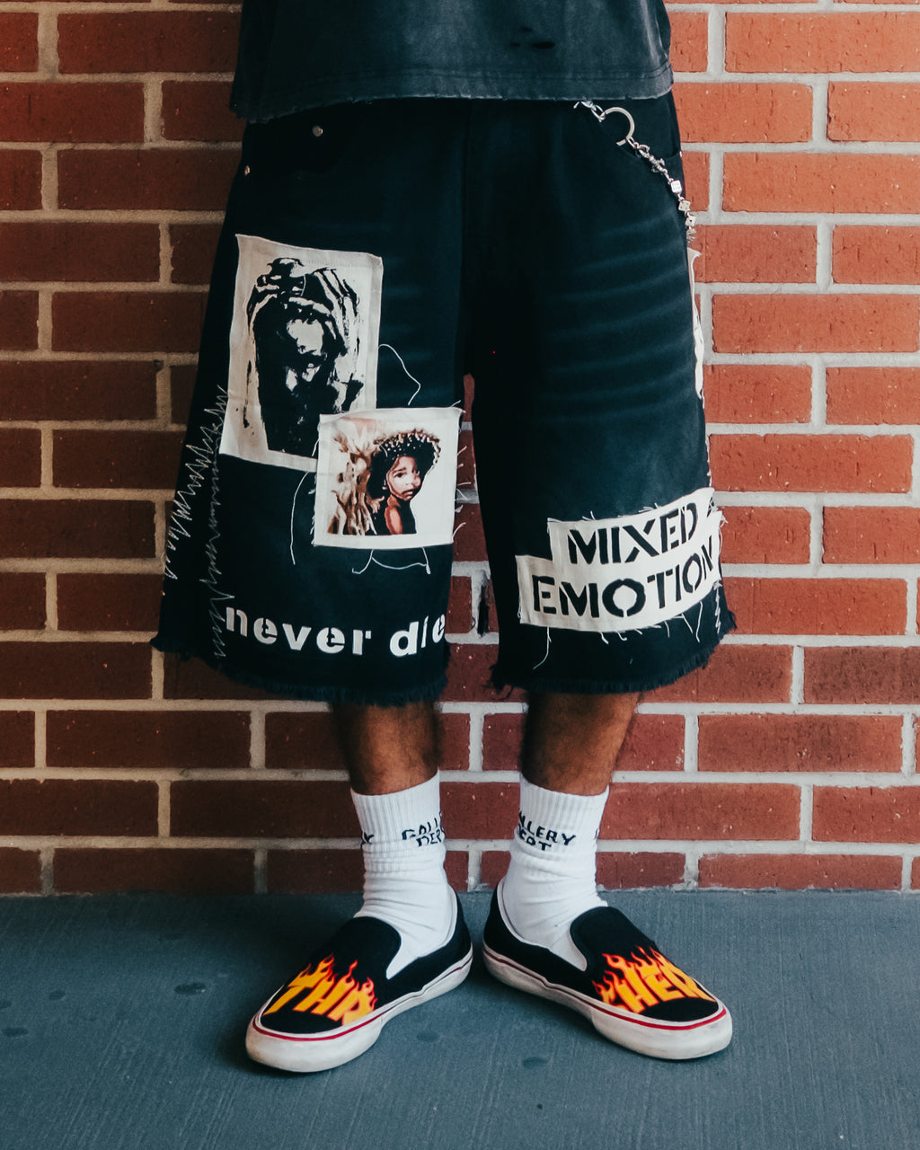 Short Mixed Emotion Black Chaos Carpenter